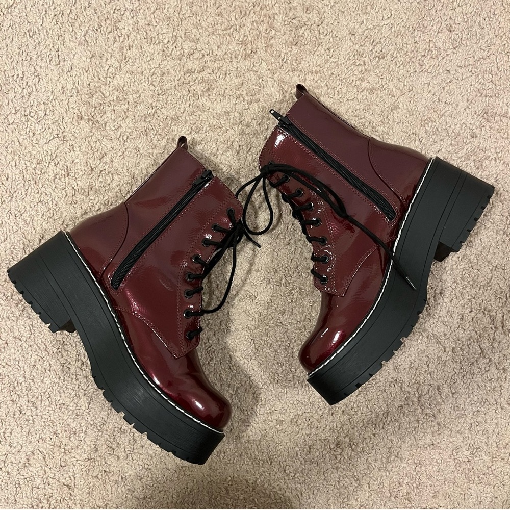 Platform maroon colored boots | size 10